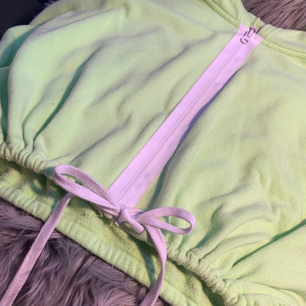 cropped neon green sweatshirt:)